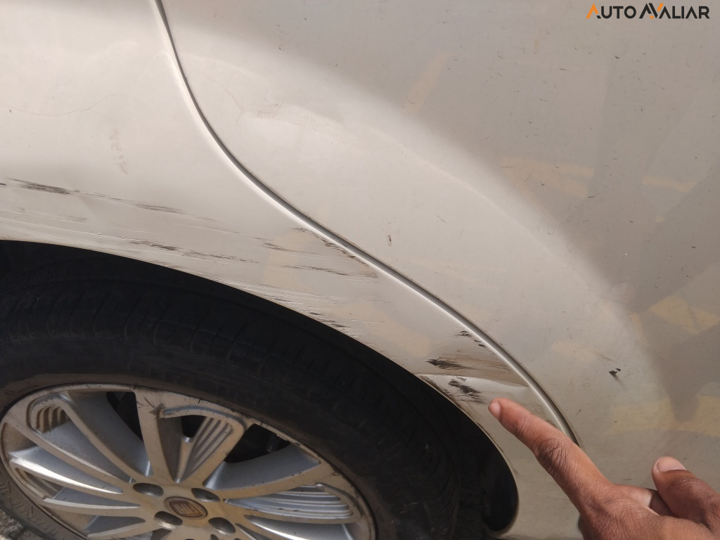 FIAT PUNTO 1.6 ESSENCE 16V FLEX 4P AUTOMATIZADO