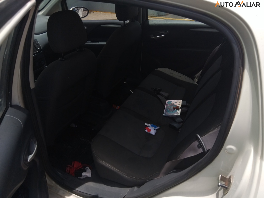 FIAT PUNTO 1.6 ESSENCE 16V FLEX 4P AUTOMATIZADO