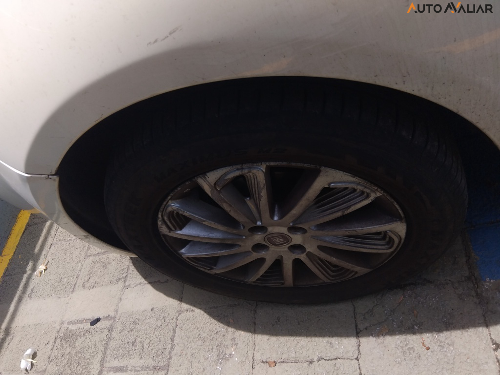 FIAT PUNTO 1.6 ESSENCE 16V FLEX 4P AUTOMATIZADO