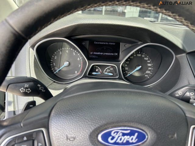 FORD FOCUS 2.0 TITANIUM PLUS FASTBACK 16V FLEX 4P POWERSHIFT