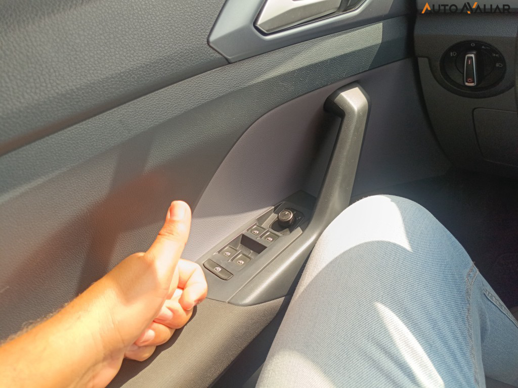 VOLKSWAGEN T-CROSS 1.0 200 TSI TOTAL FLEX AUTOM&Aacute;TICO