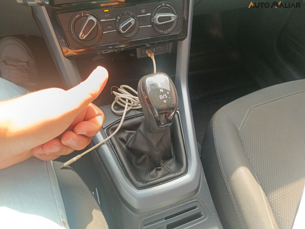 VOLKSWAGEN T-CROSS 1.0 200 TSI TOTAL FLEX AUTOM&Aacute;TICO