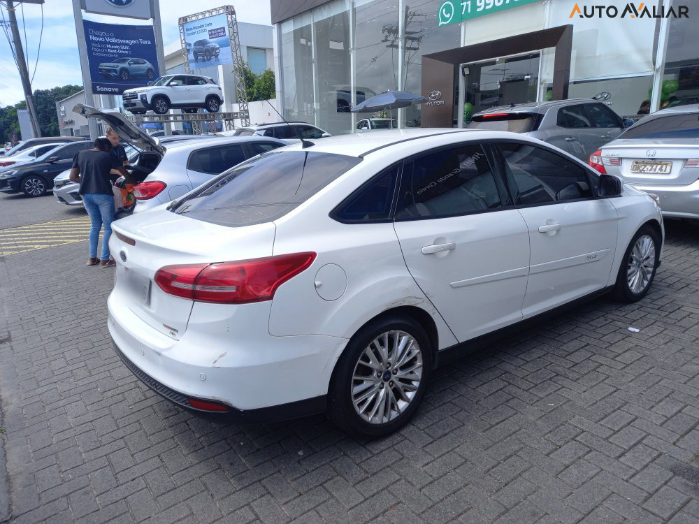 FORD FOCUS 2.0 SE FASTBACK 16V FLEX 4P POWERSHIFT