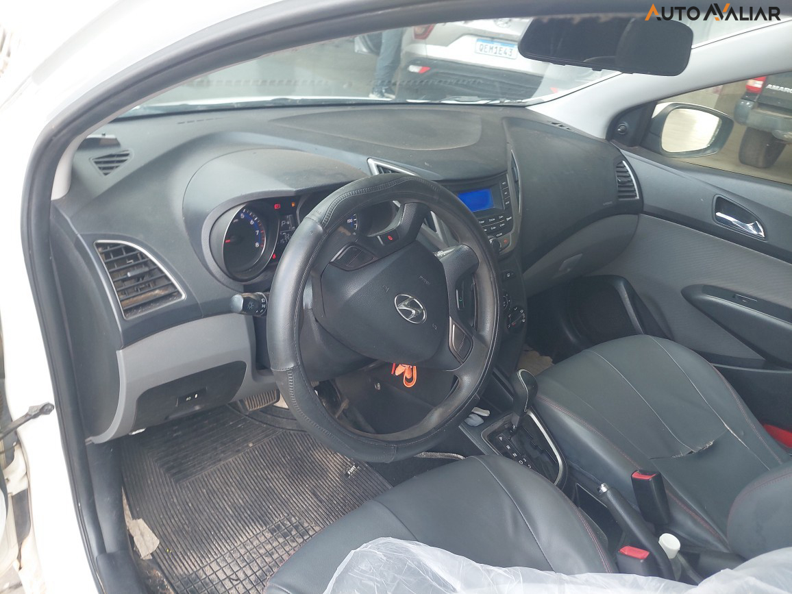 HYUNDAI HB20S 1.6 COMFORT PLUS 16V FLEX 4P AUTOMATICO