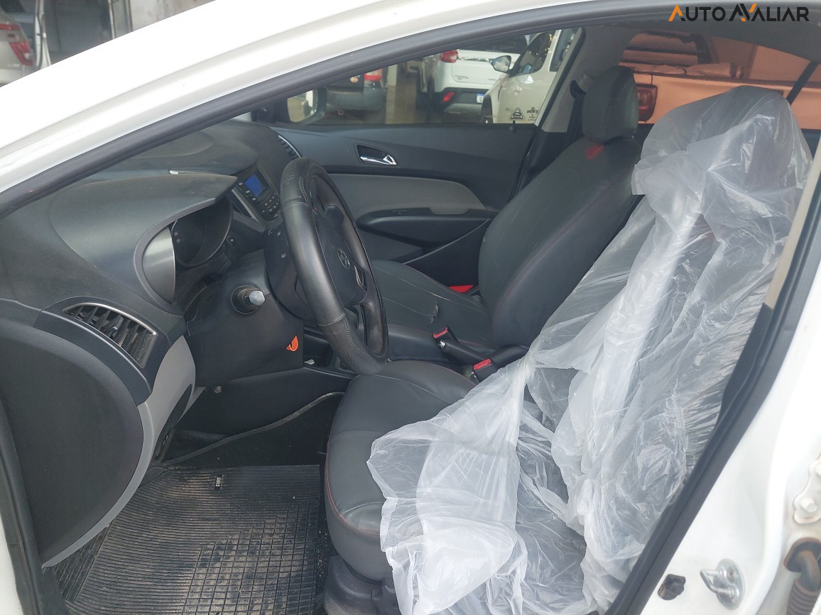 HYUNDAI HB20S 1.6 COMFORT PLUS 16V FLEX 4P AUTOMATICO