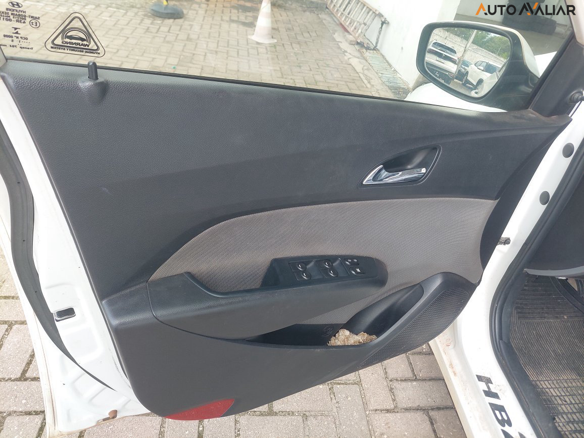 HYUNDAI HB20S 1.6 COMFORT PLUS 16V FLEX 4P AUTOMATICO