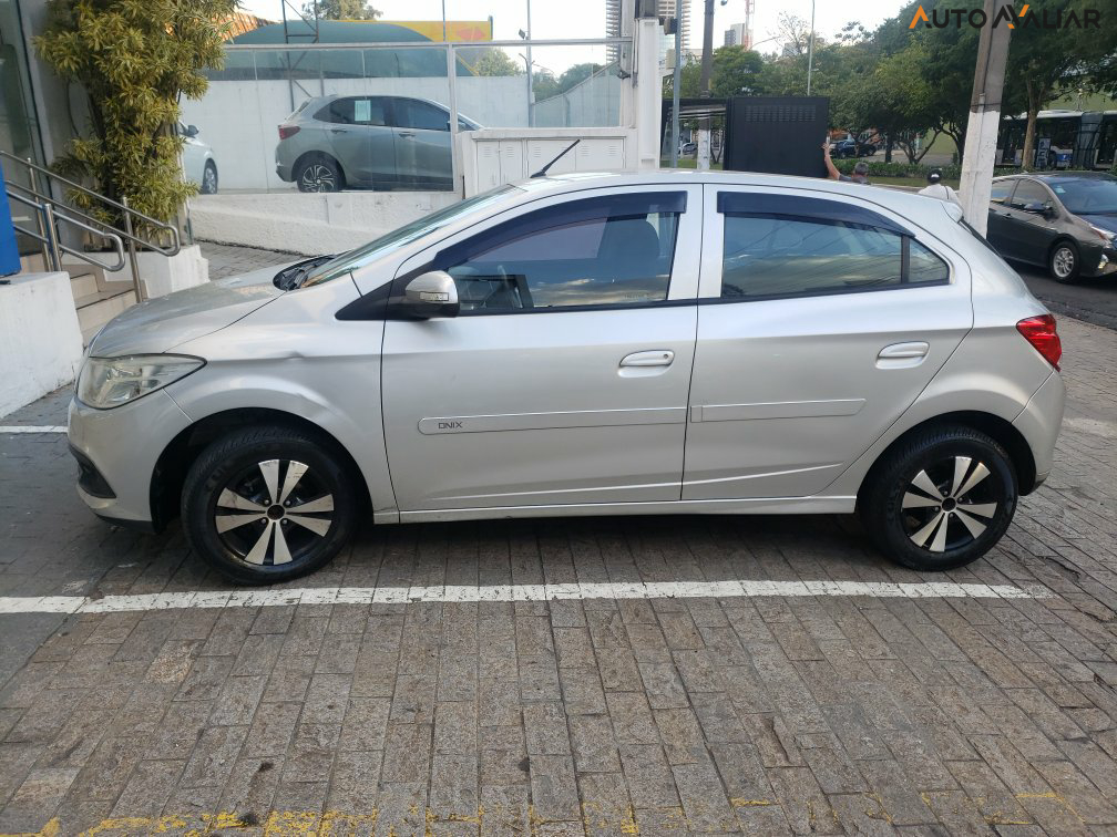 CHEVROLET ONIX 1.0 MPFI LT 8V FLEX 4P MANUAL