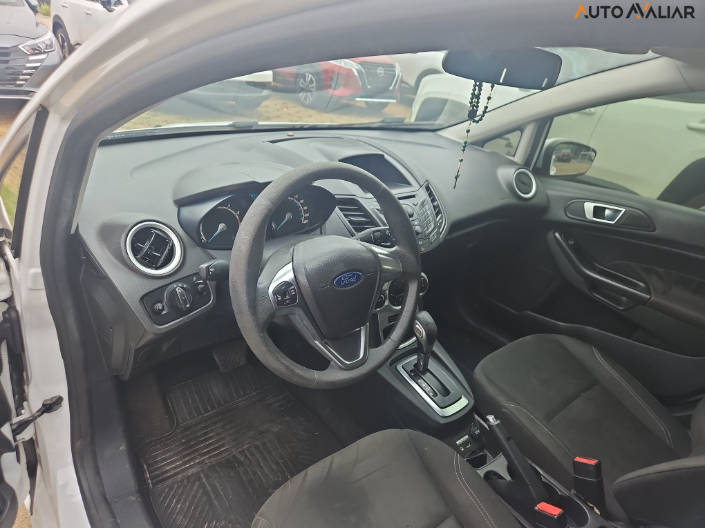 FORD FIESTA 1.6 SE HATCH 16V FLEX 4P POWERSHIFT