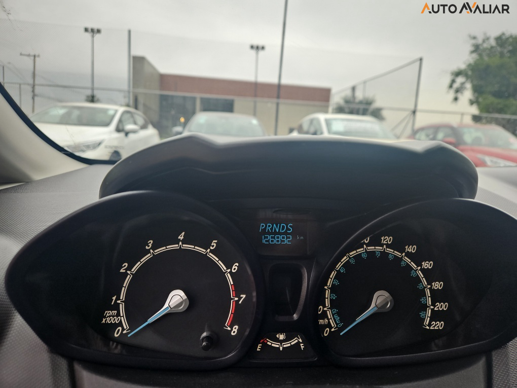 FORD FIESTA 1.6 SE HATCH 16V FLEX 4P POWERSHIFT