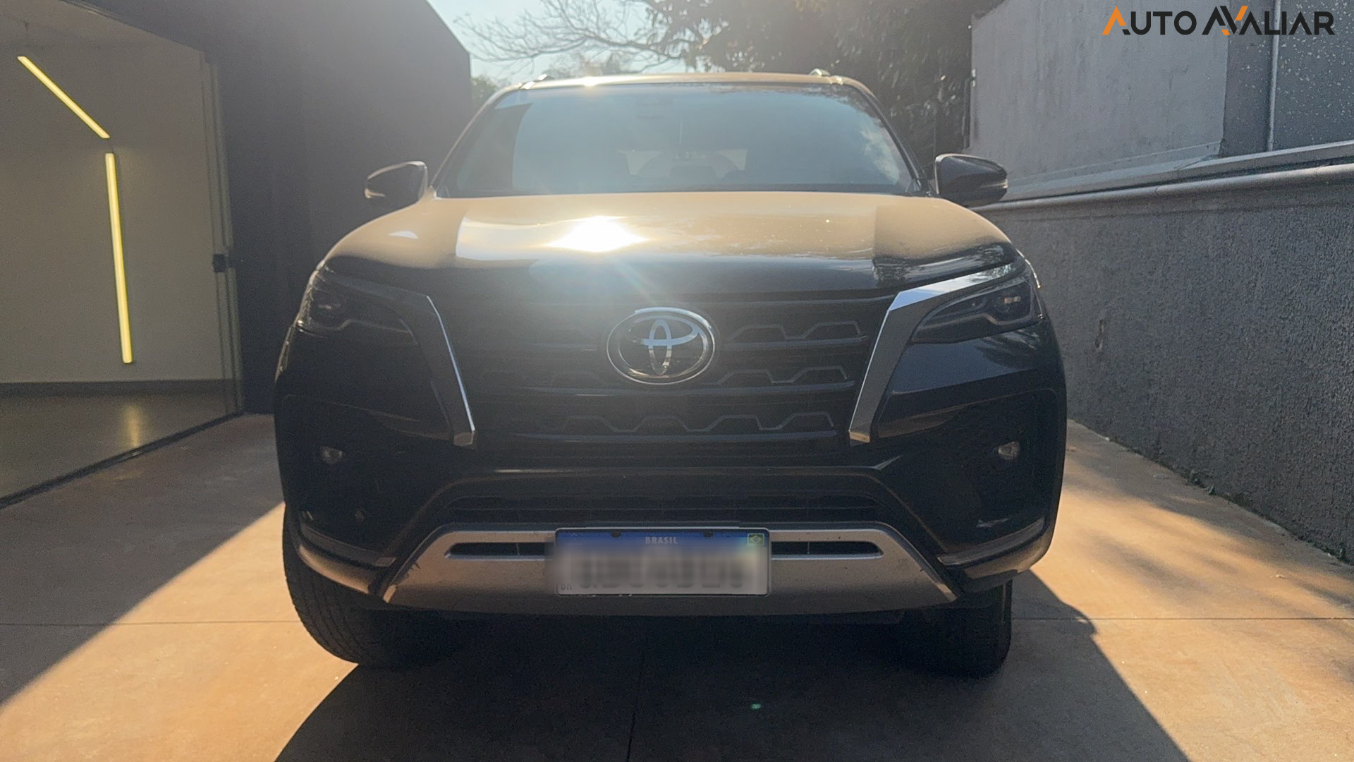 TOYOTA HILUX SW4 2.8 D-4D TURBO DIESEL SRX 4X4 AUTOMÁTICO