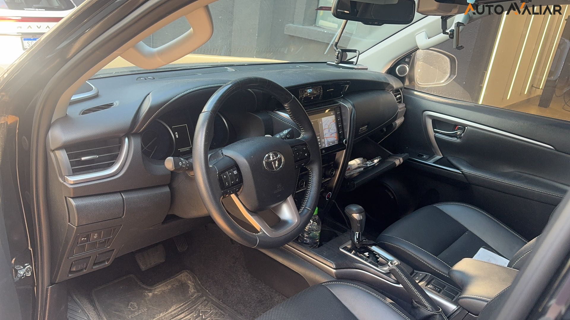 TOYOTA HILUX SW4 2.8 D-4D TURBO DIESEL SRX 4X4 AUTOMÁTICO