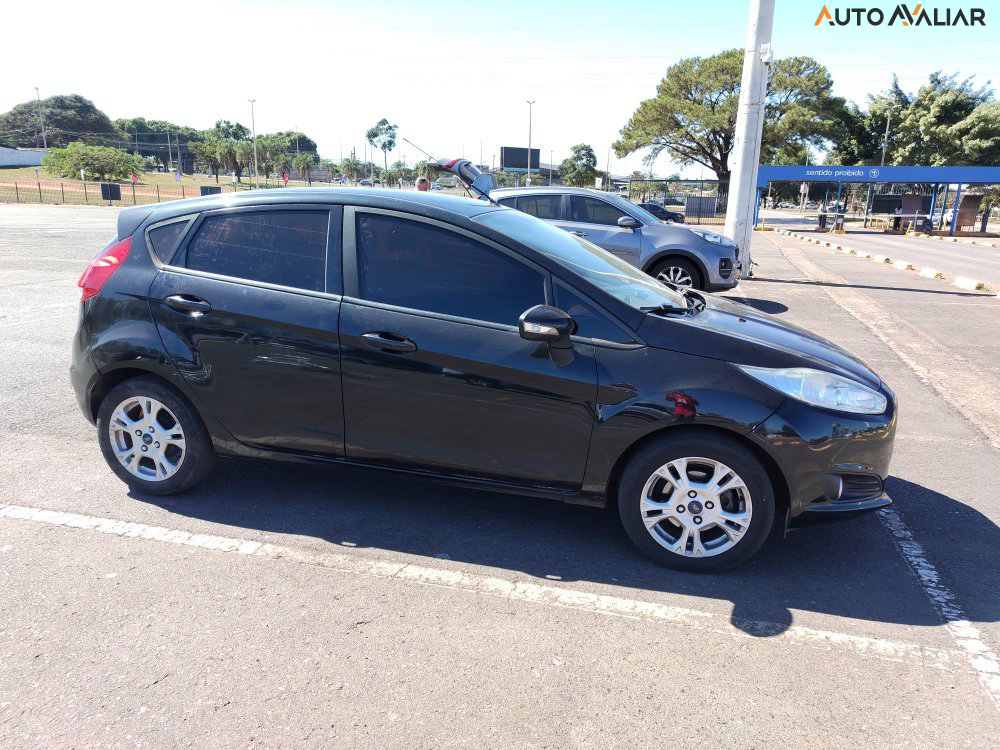 FORD FIESTA 1.6 SE HATCH 16V FLEX 4P POWERSHIFT
