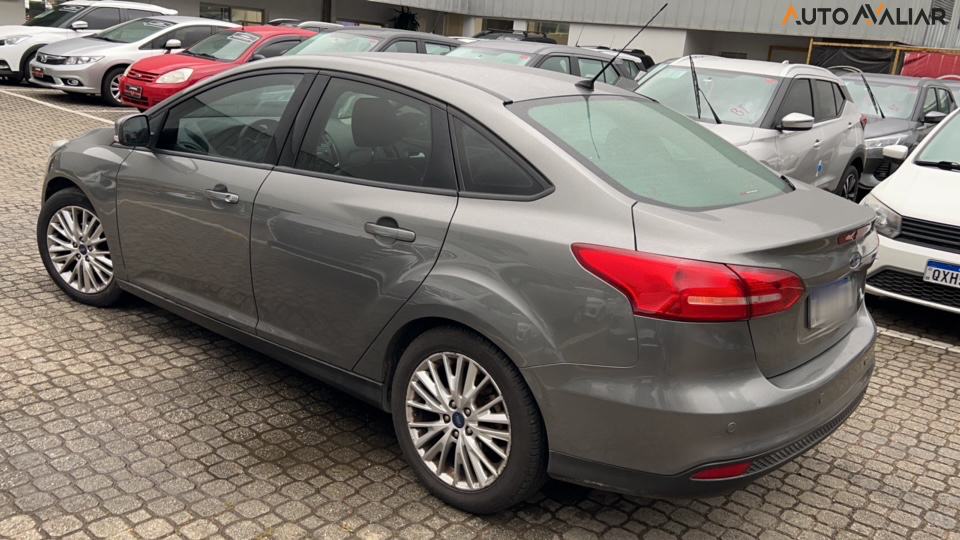 FORD FOCUS 2.0 SE FASTBACK 16V FLEX 4P POWERSHIFT