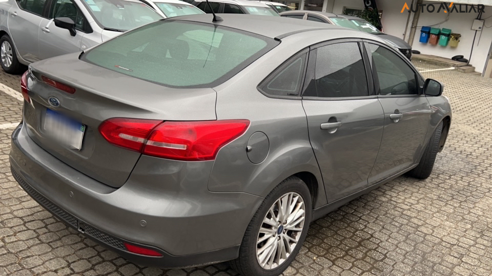 FORD FOCUS 2.0 SE FASTBACK 16V FLEX 4P POWERSHIFT