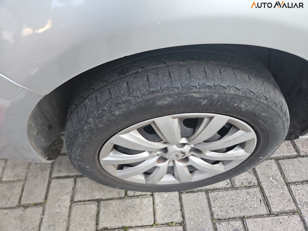 VOLKSWAGEN FOX 1.6 MI 8V FLEX 4P MANUAL