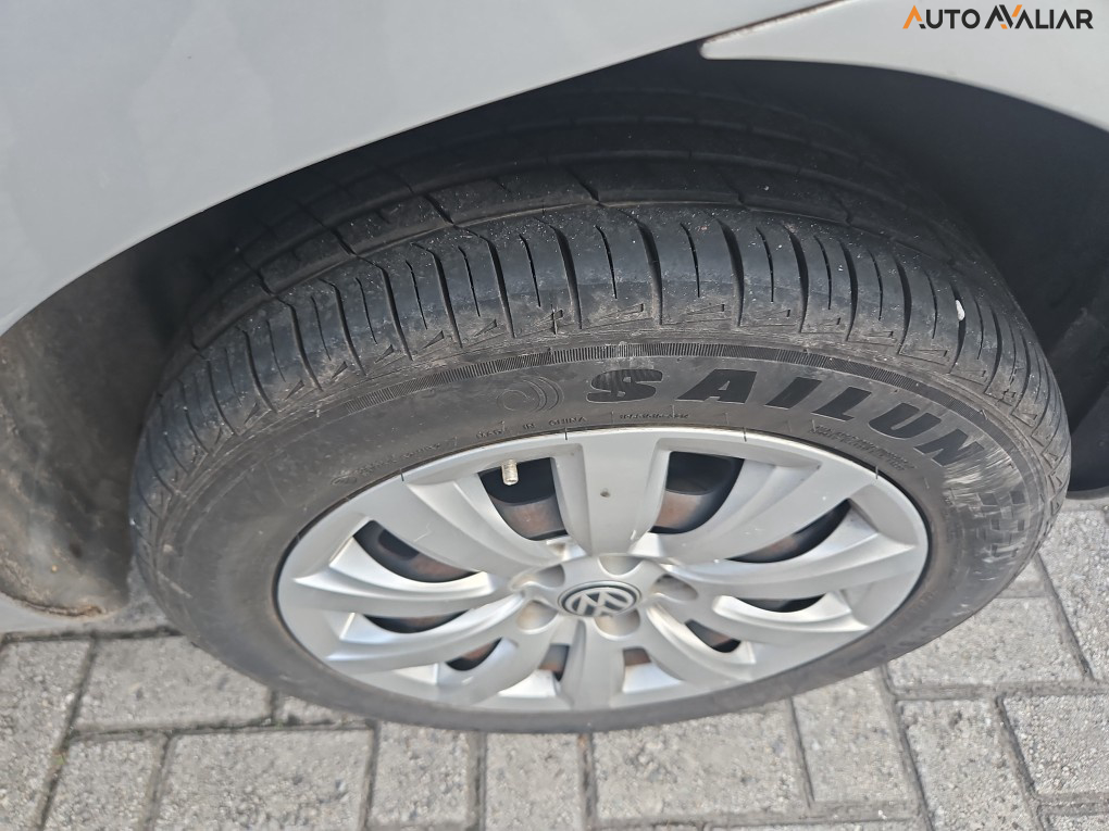 VOLKSWAGEN FOX 1.6 MI 8V FLEX 4P MANUAL