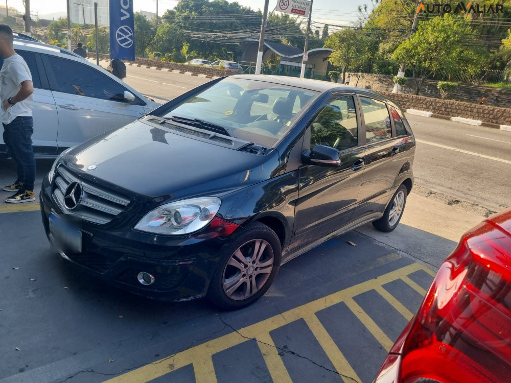 MERCEDES-BENZ B 180 1.7 FAMILY 8V GASOLINA 4P AUTOMATICO