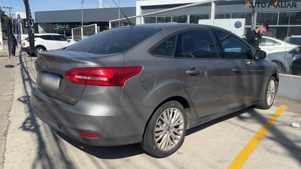 FORD FOCUS 2.0 SE FASTBACK 16V FLEX 4P POWERSHIFT