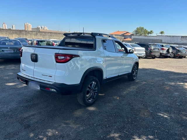 FIAT TORO 2.0 16V TURBO DIESEL FREEDOM 4WD AT9