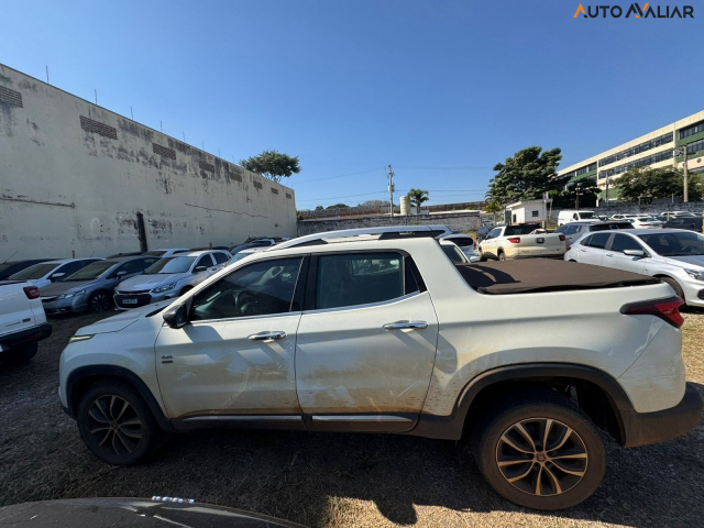 FIAT TORO 2.0 16V TURBO DIESEL VOLCANO 4WD AT9