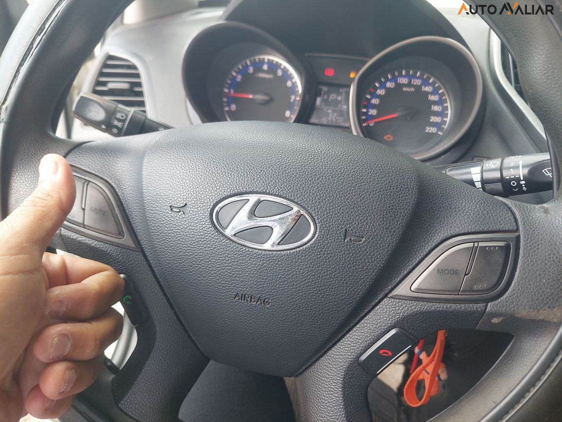 HYUNDAI HB20S 1.6 COMFORT PLUS 16V FLEX 4P AUTOMATICO